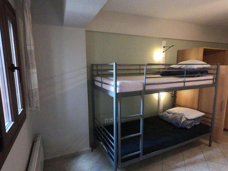 Bunk Bed in Mixed Dormitory Room image 2