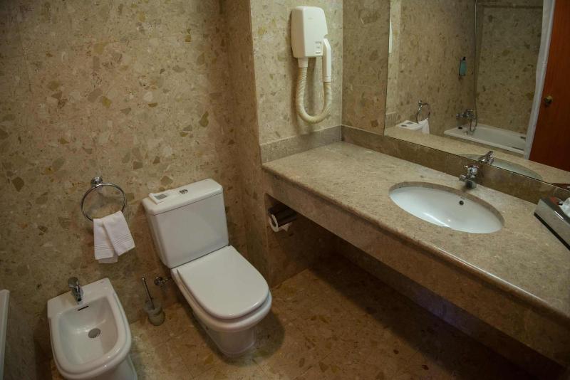 Twin Room with Sea View image 3