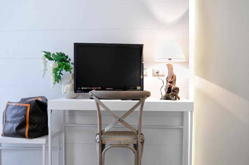 Superior Triple Room image 2
