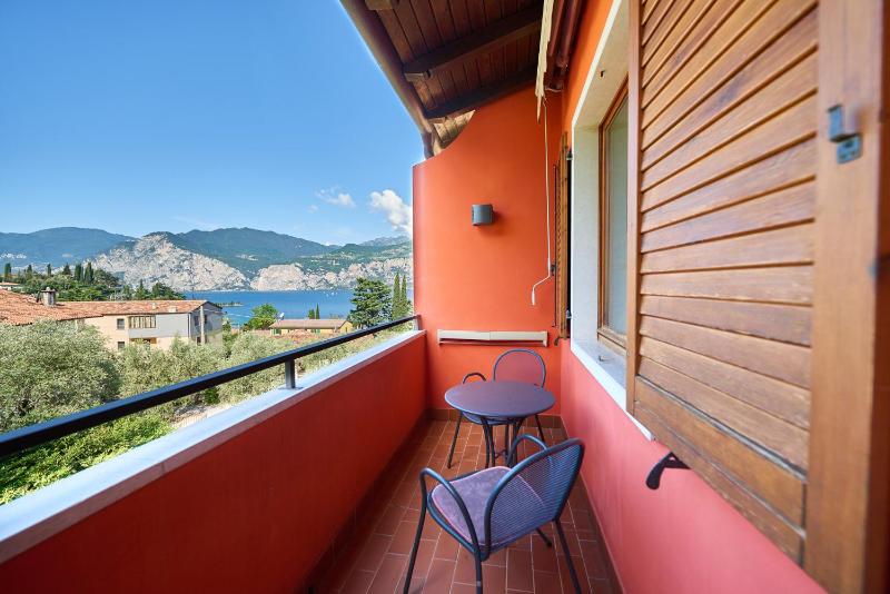 Studio with Balcony image 4