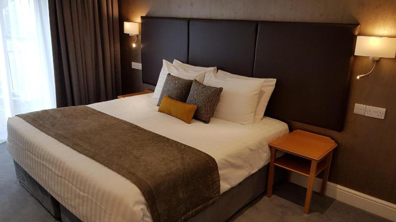 Executive Double or Twin Room image 1
