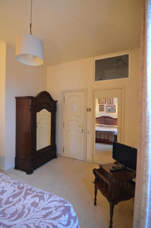 Deluxe Room image 4