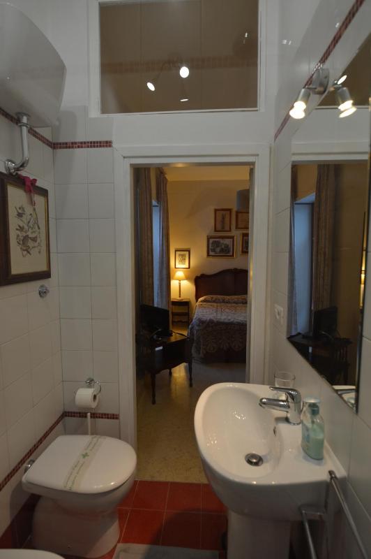 Deluxe Room image 2