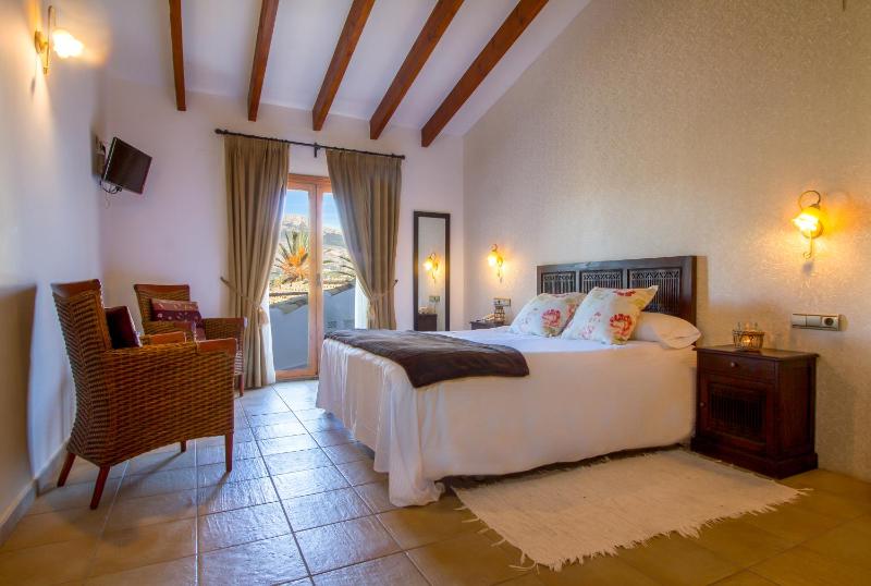 Double Room image 3