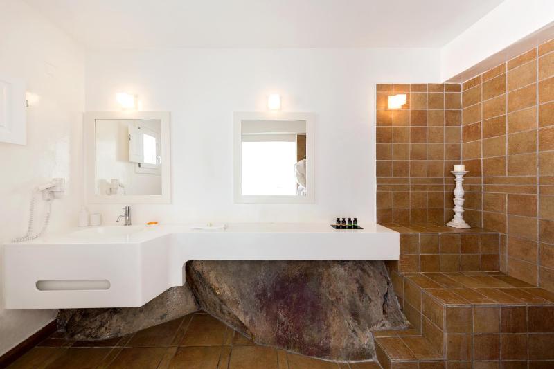 Villa Marily with Caldera View image 3