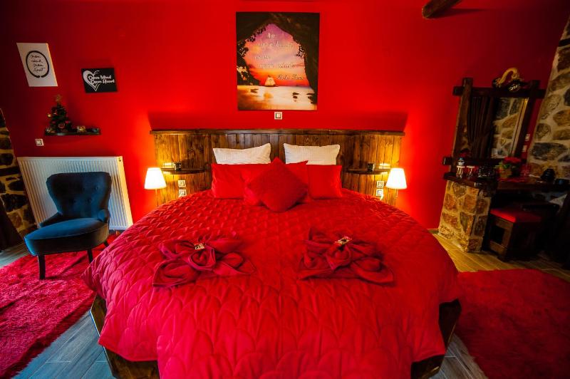 Deluxe Suite with Spa Bath image 2