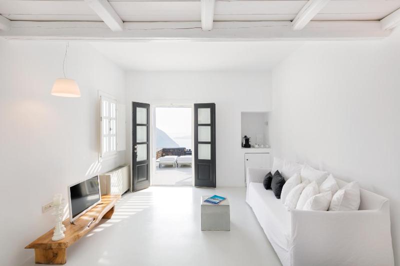 Villa Feggeri with Caldera View image 2