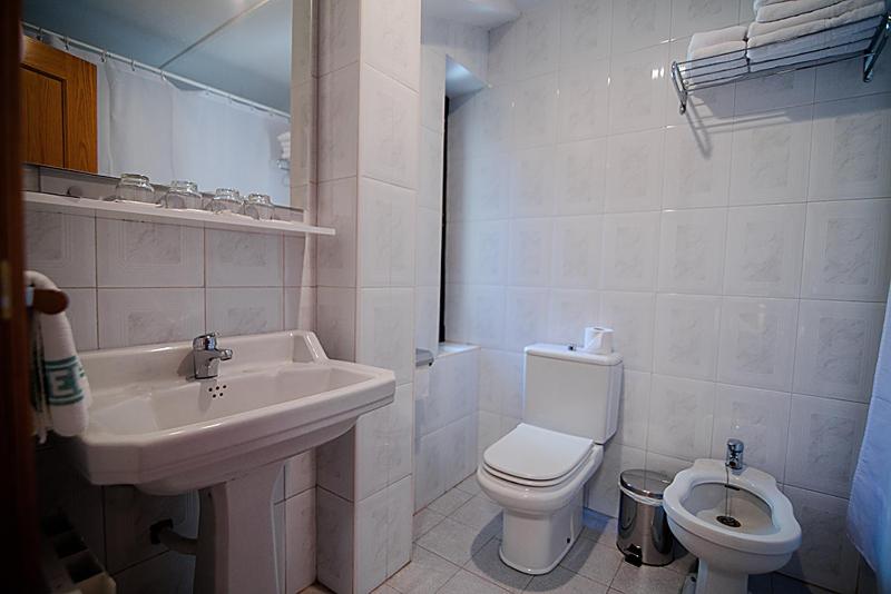 Family Room image 3