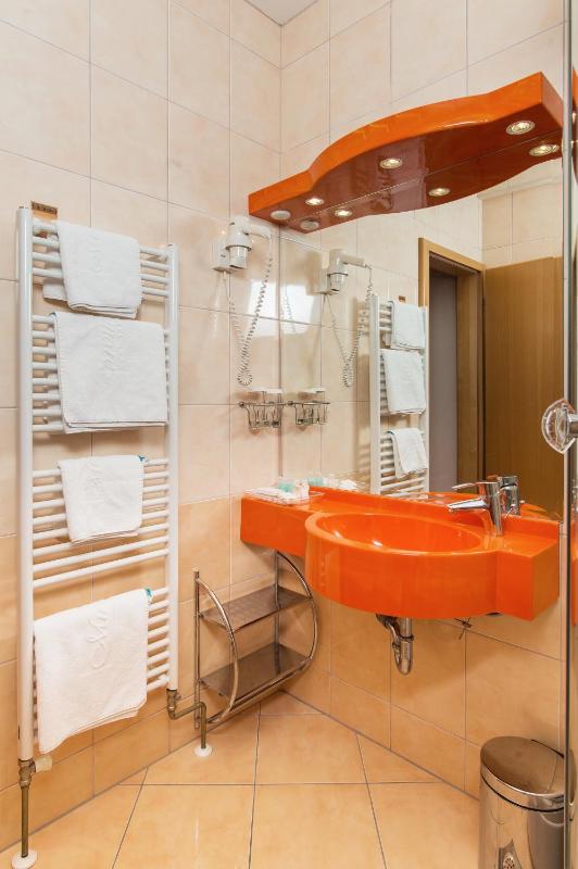 Standard Double Room with Balcony image 4