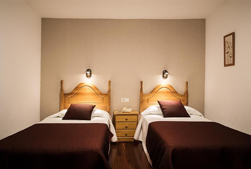 Double or Twin Room image 3