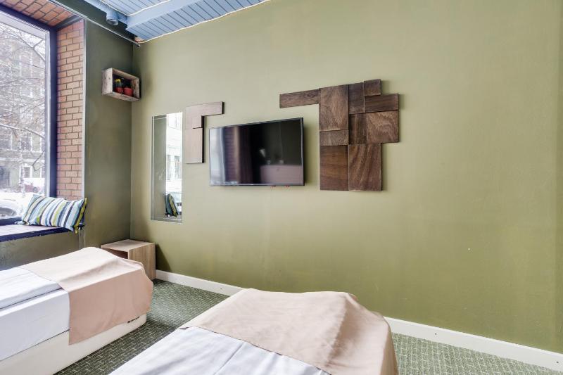 Twin Room with Bath image 2