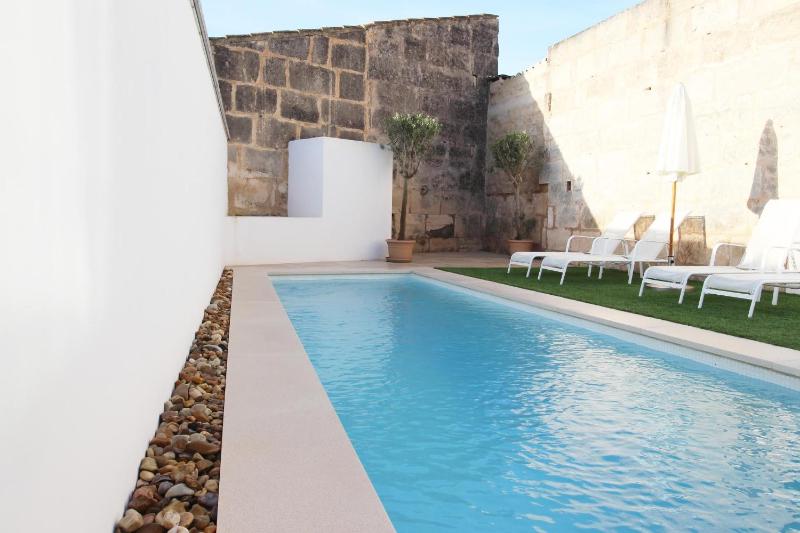 Apartment with Pool View  image 2