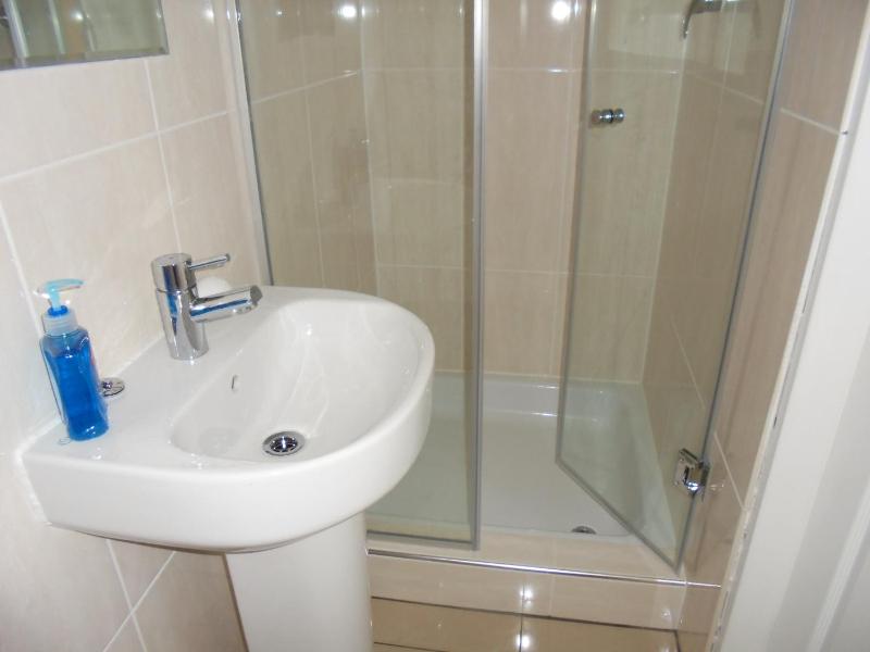 Double or Twin Room with Private Bathroom image 3