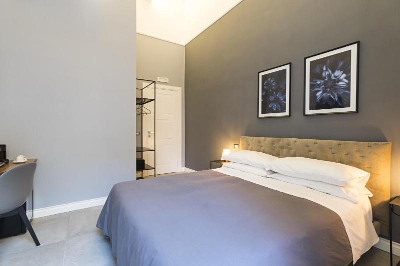 King Room with Balcony image 4