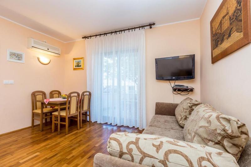 One-Bedroom Apartment with Terrace image 3