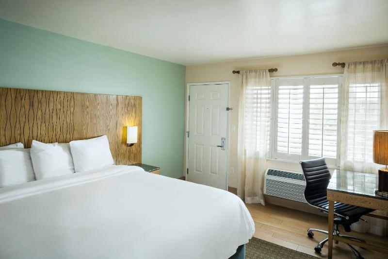 PB Surf Beachside Inn - image 16
