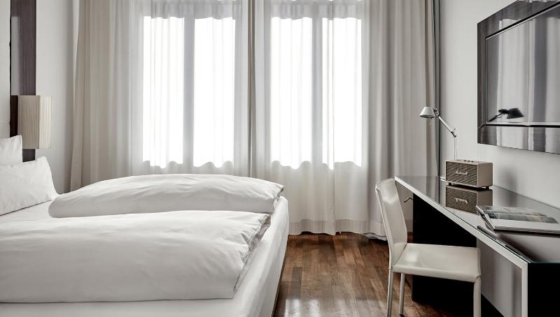 Double Room image 4