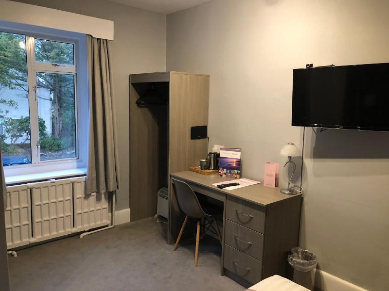 Single Room image 3