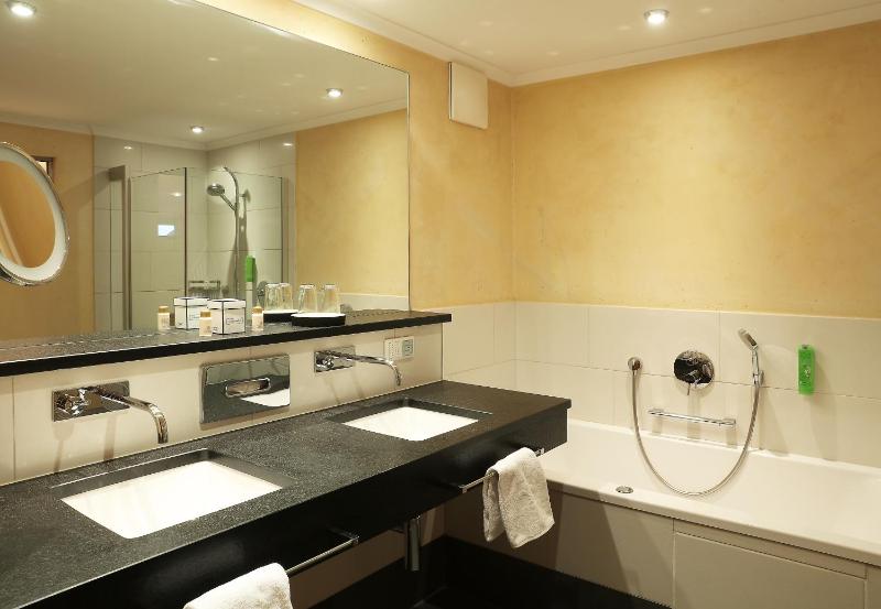 Two-Bedroom Suite image 2