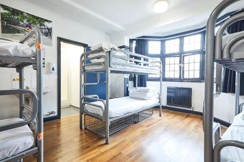 Bed in 8-Bed Mixed Dormitory Room with Shared Bathroom image 3