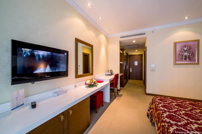 Deluxe Twin Room image 3