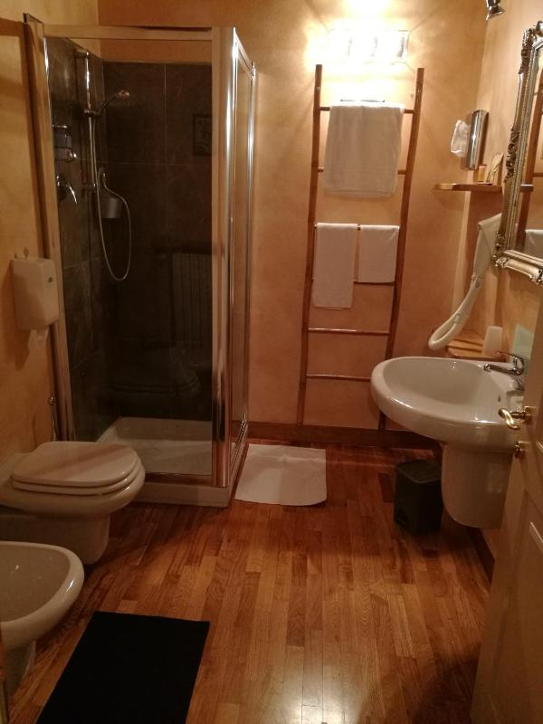 Double Room image 4