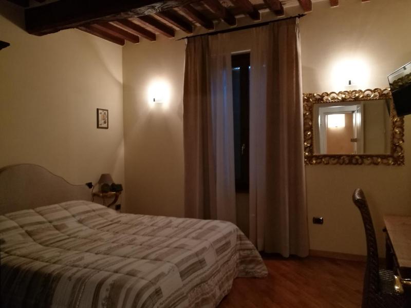 Double Room image 2