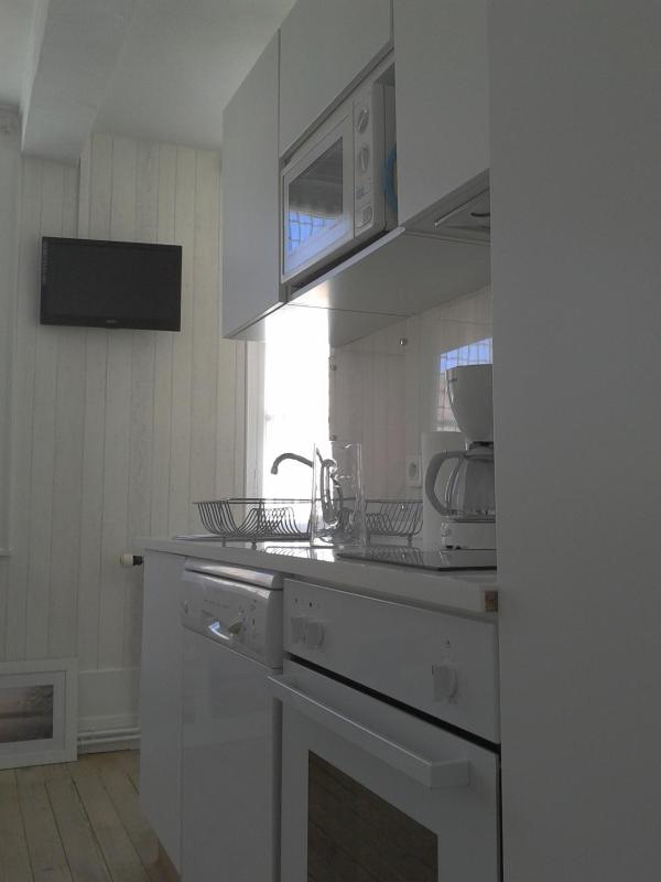 One-Bedroom Apartment image 4