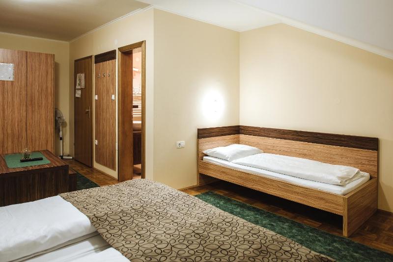 Triple Room image 2