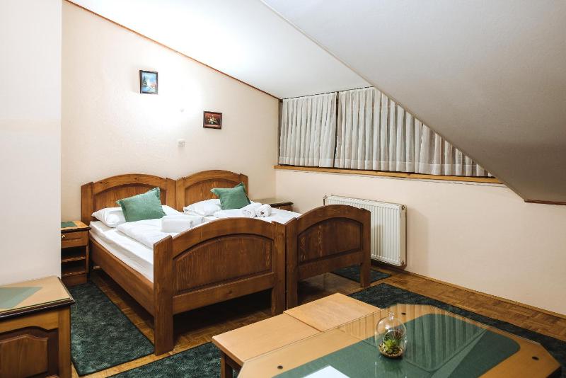 Twin Room image 1