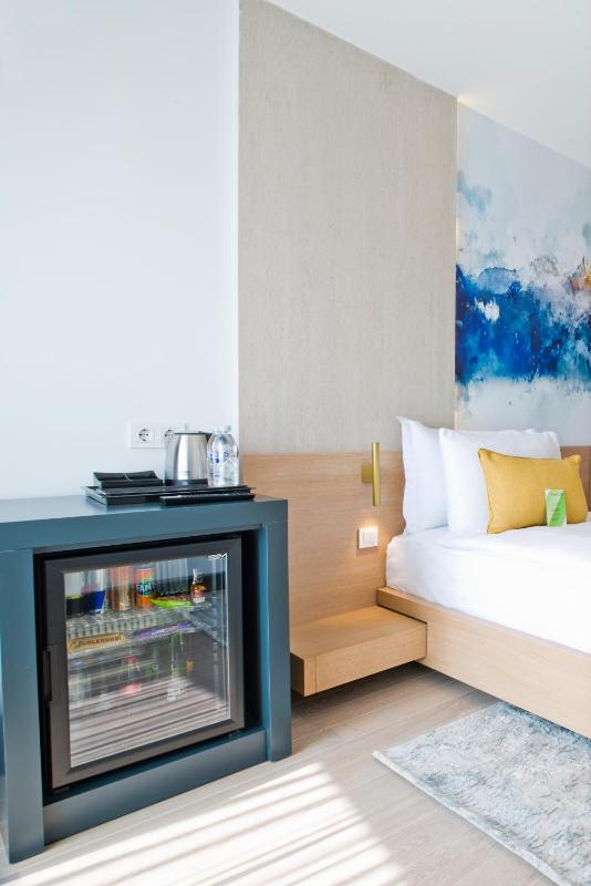 Standard Double or Twin Room with Balcony image 4
