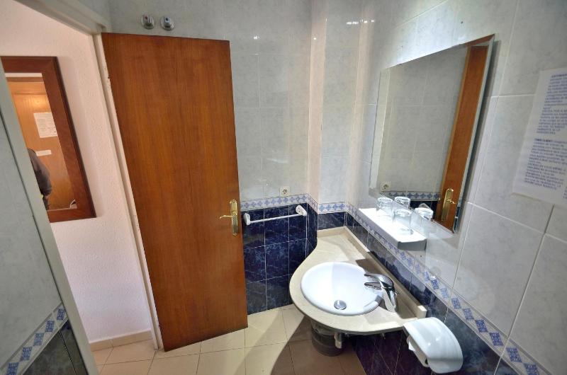 Quadruple Room image 3