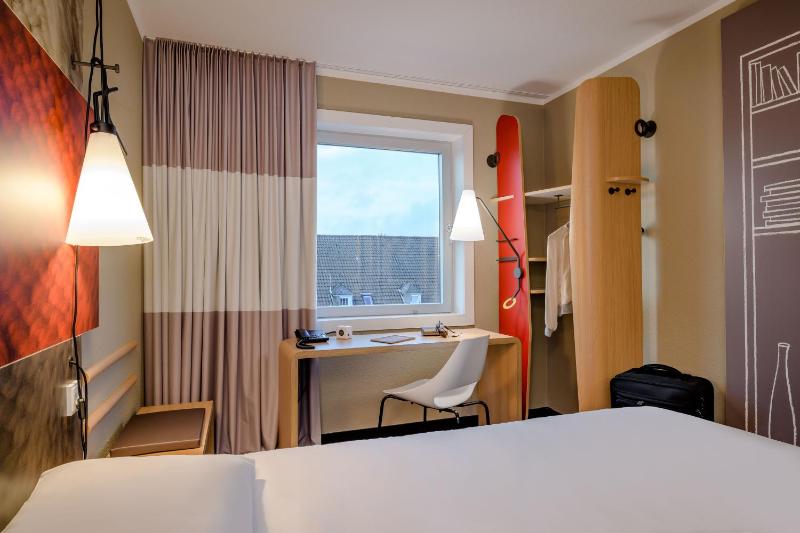 Double or Twin Room image 3