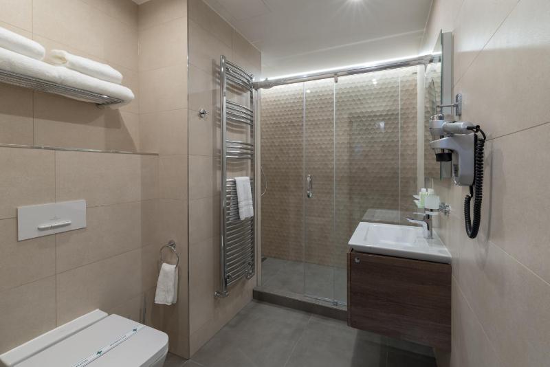 Comfort Twin Room with Spa Access image 3
