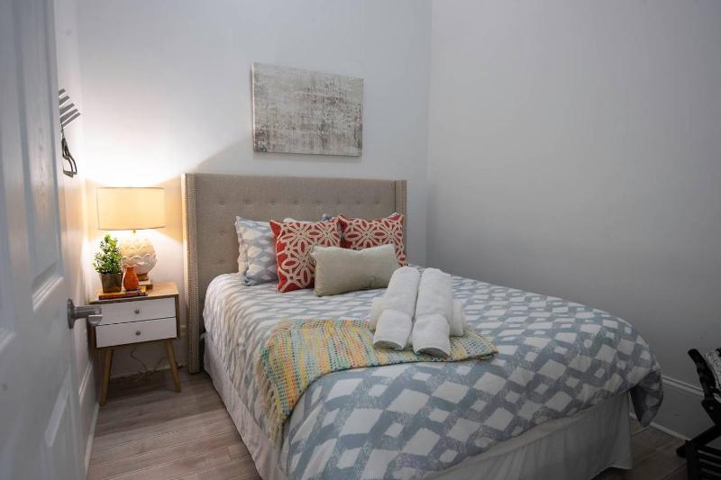 Five BR - Sleeps 10! Steps from French Quarter - image 4