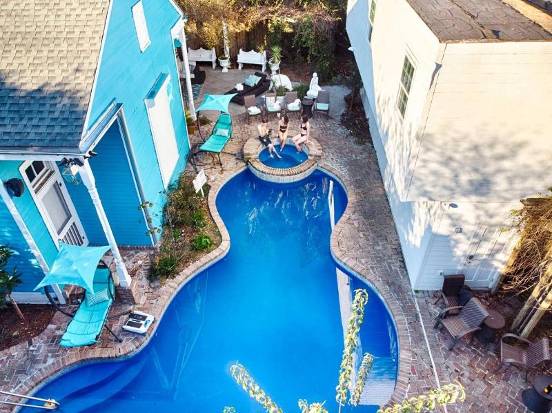 Five BR - Sleeps 10! Steps from French Quarter - image 1
