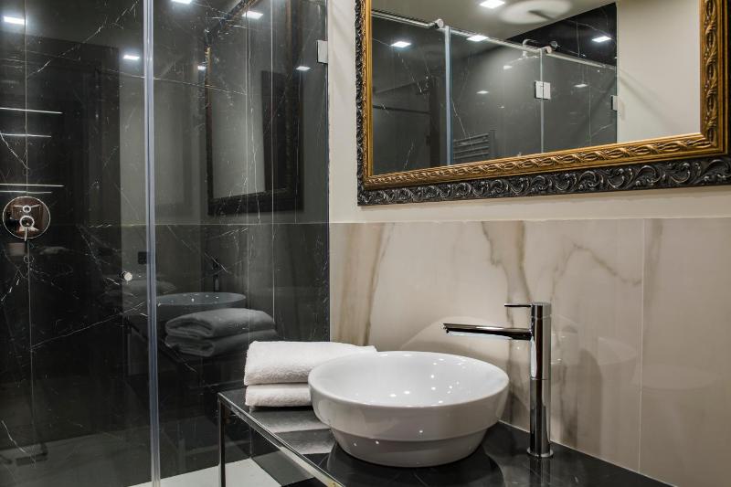 Superior Double or Twin Room with Panoramic View image 2