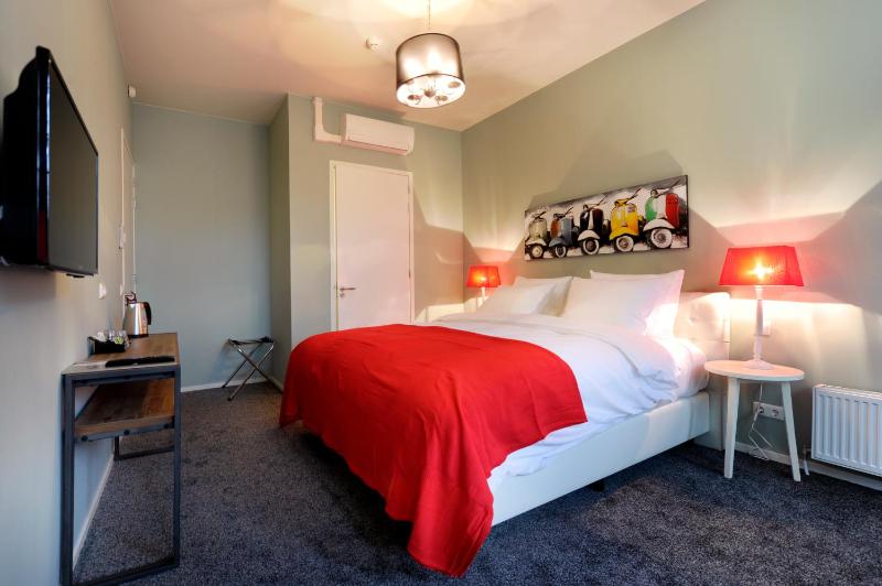 Double Room image 4