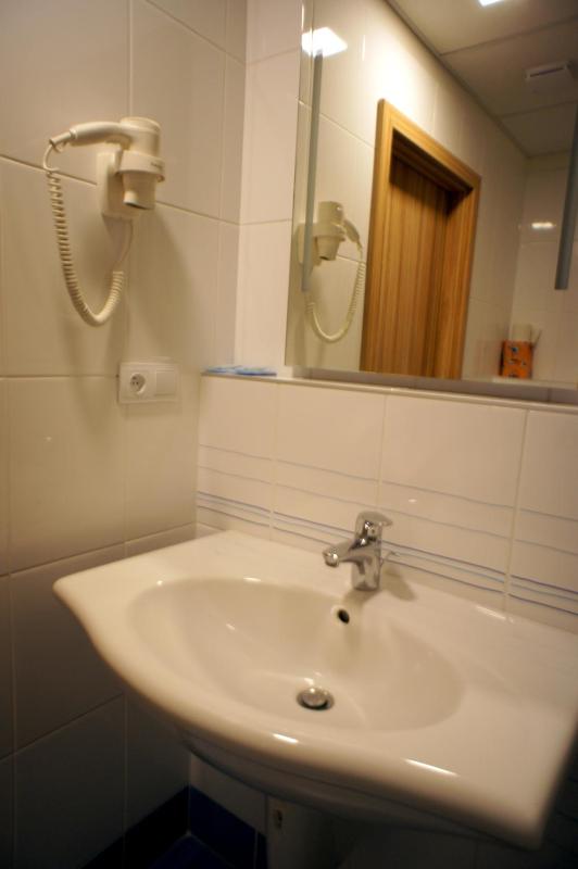 Deluxe Double or Twin Room image 3
