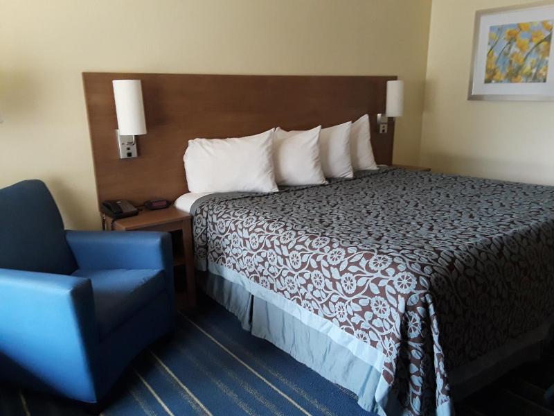 King Room - Disability Access/Non-Smoking image 3