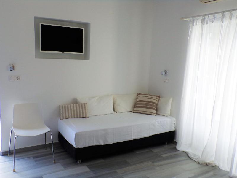 Triple Room with Courtyard Access - Ground Floor image 1