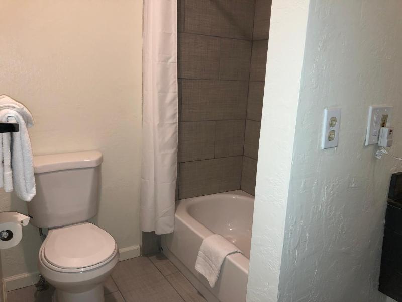 Standard King Room image 1
