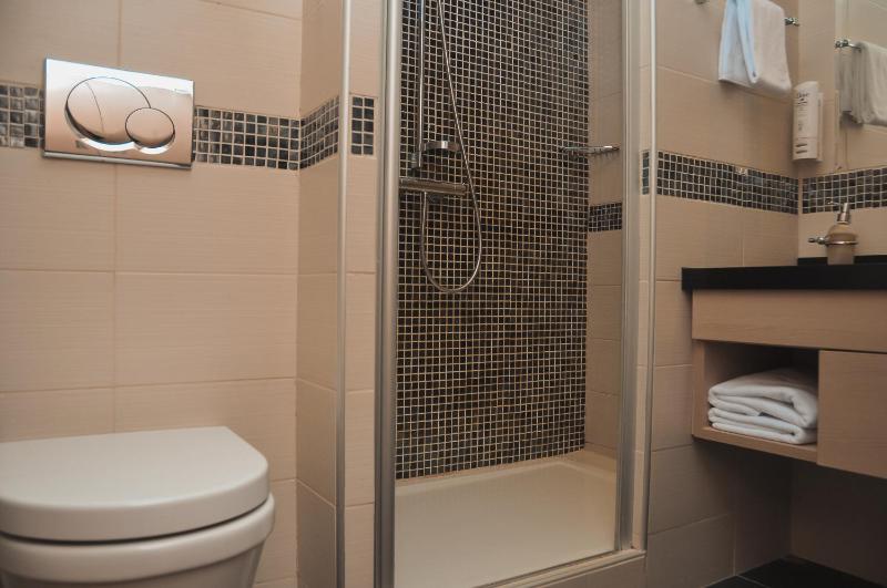 Apartment image 3