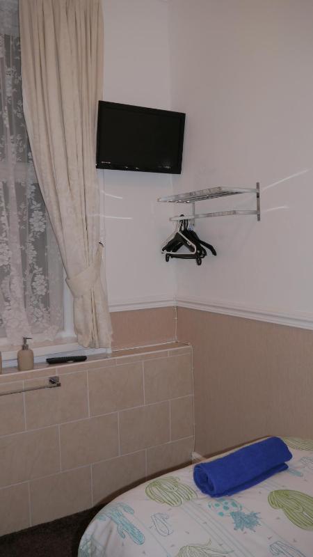 Single Room with Private External Bathroom image 1