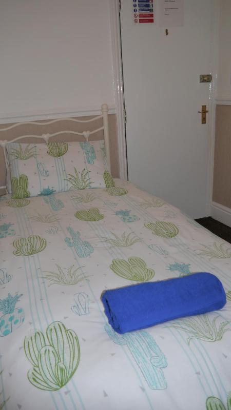Single Room with Private External Bathroom image 4