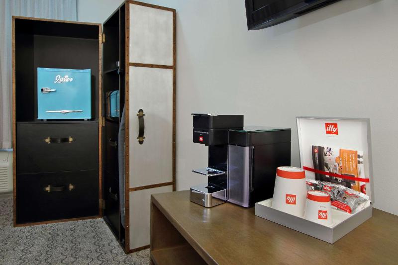 King Room - Non-Smoking image 2