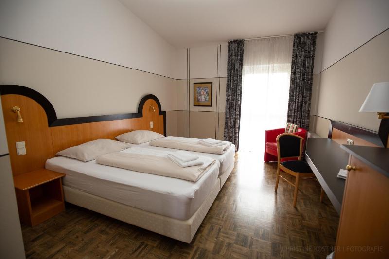 Double Room image 1