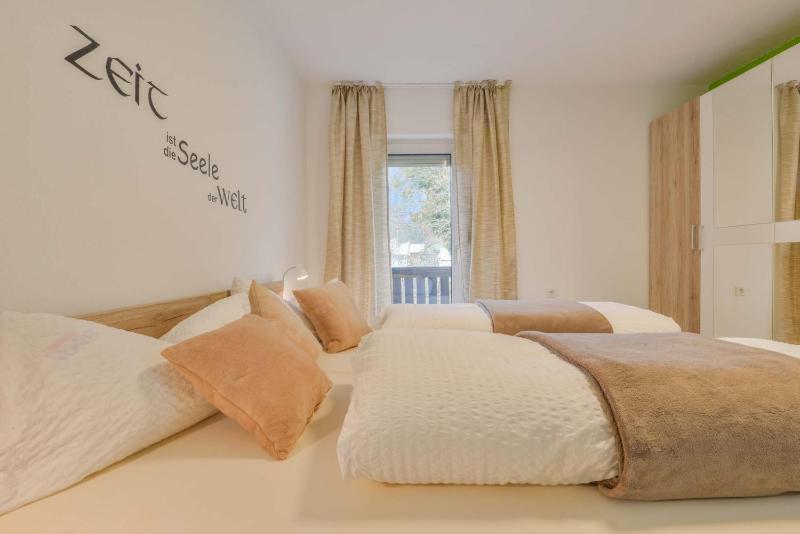 Double Room with Balcony image 3