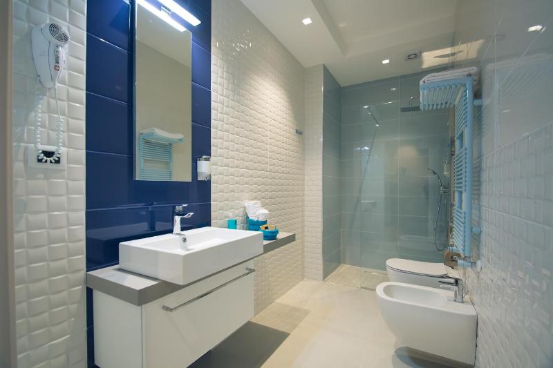 Deluxe Double Room image 2