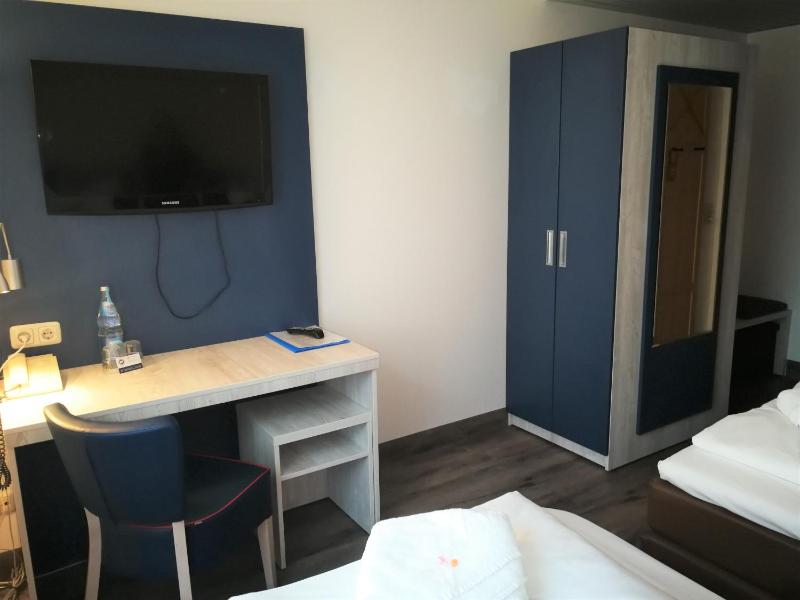 Standard Double or Twin Room image 4